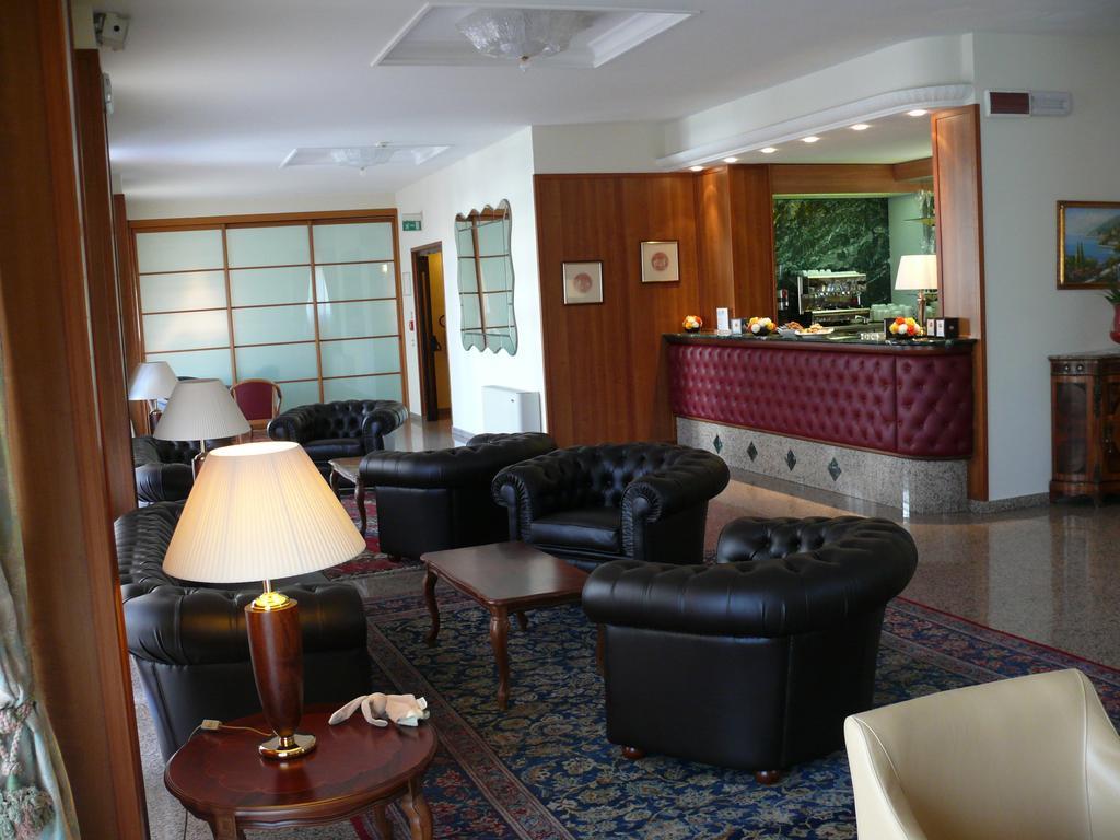Hotel Rossini Πέζαρο Εξωτερικό φωτογραφία